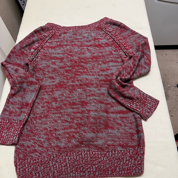 Guess L red & grey sweater - Picture 7 of 9